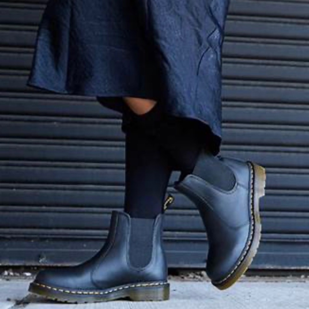 DR. MARTENS~CHELSEA BOOTS~BLACK~LEATHER~UNISEX~WOMEN SZ 9~MEN SZ 8~NWB